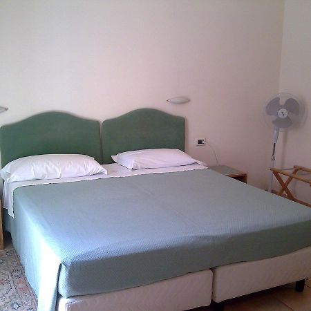 Hotel Pescetto 阿尔本加 外观 照片