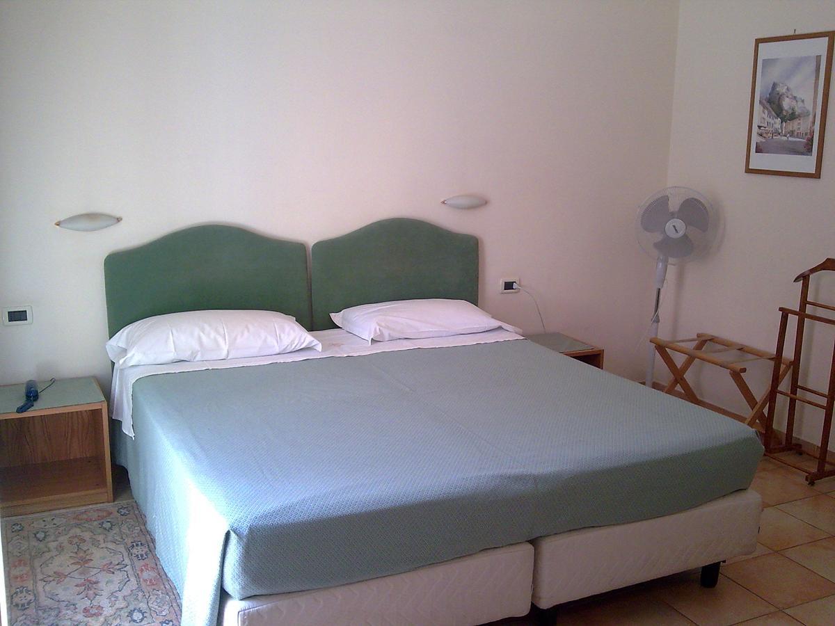 Hotel Pescetto 阿尔本加 外观 照片
