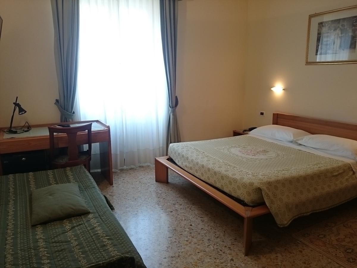 Hotel Pescetto 阿尔本加 外观 照片